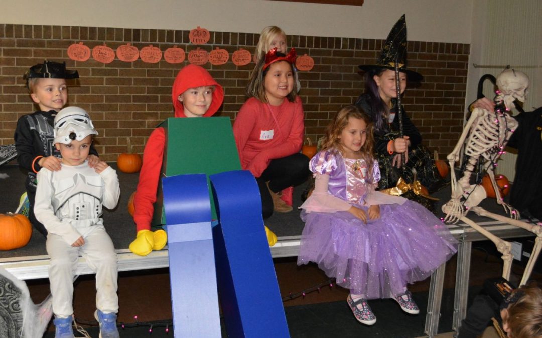 2017-Halloween-Fmily-Fun-Night-032